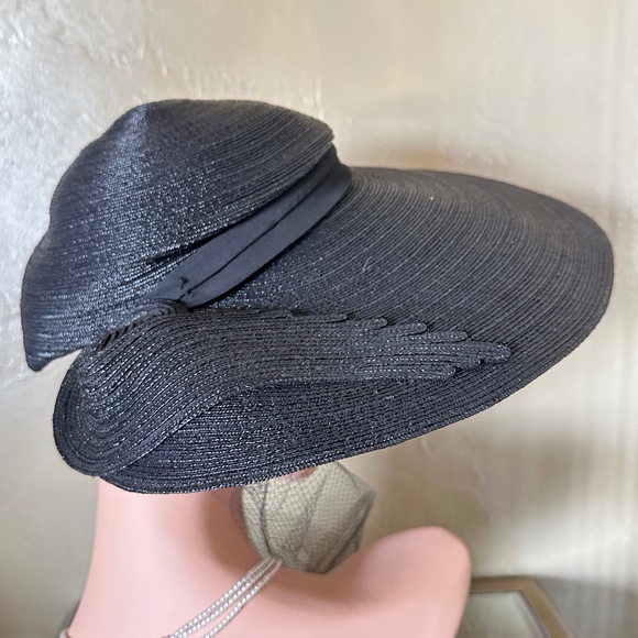 SUMPTUOUS 1940s' BLACK STRAW WIDE BRIM HAT WITH VEILING - Picture 7 of 13